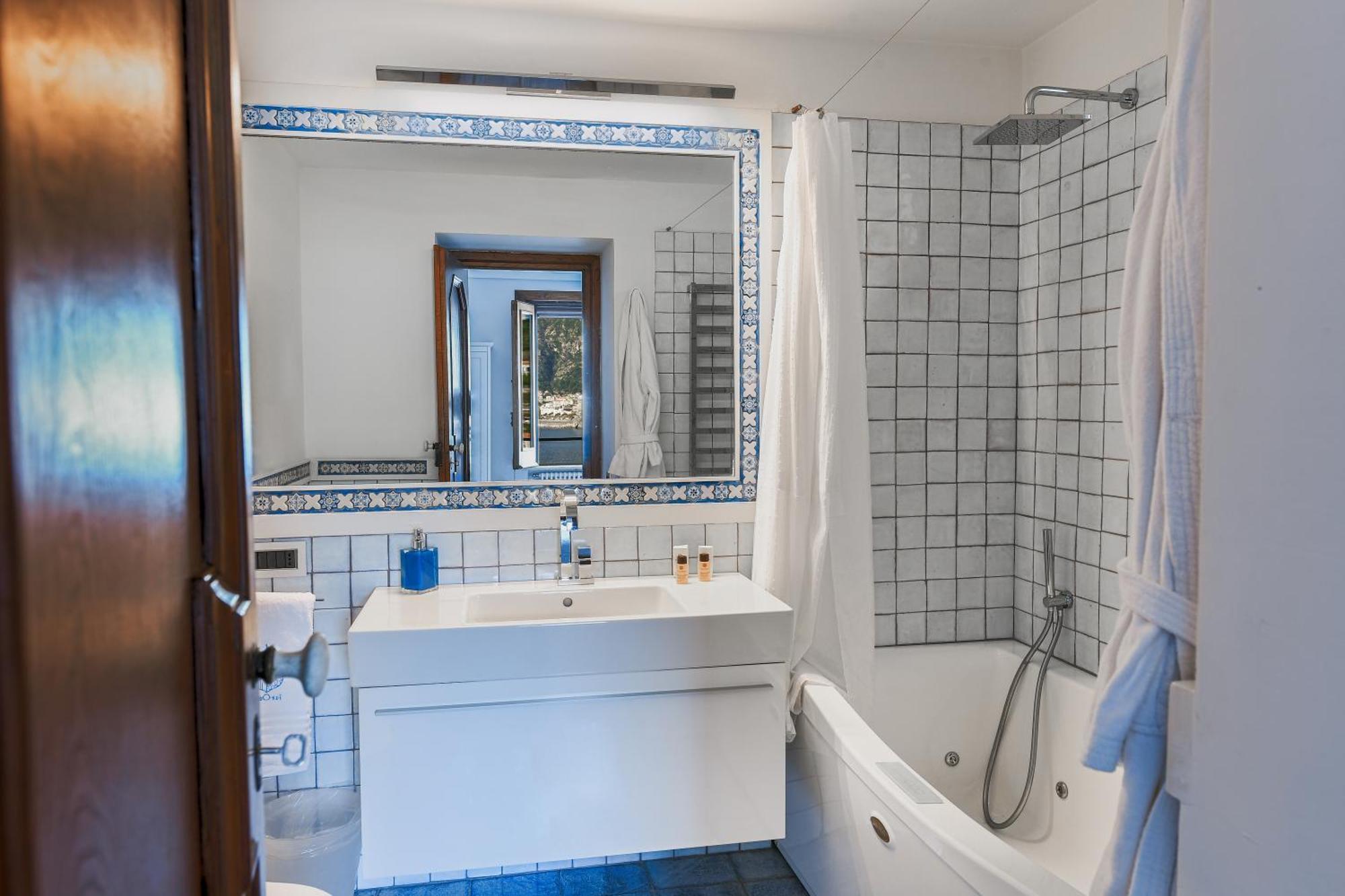 Two-Bedroom Apartment Sea View Separate Building