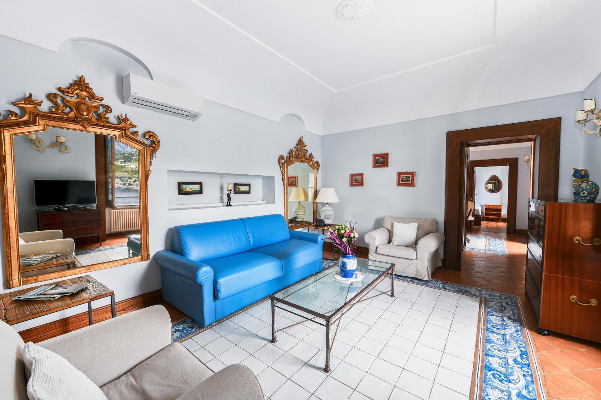 Two-Bedroom Apartment Sea View Separate Building