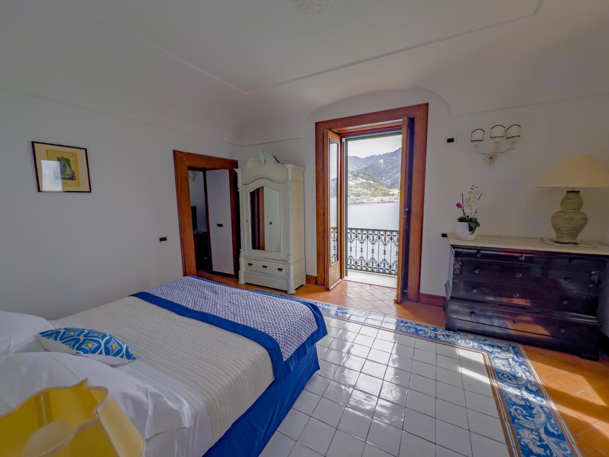 Two-Bedroom Apartment Sea View Separate Building